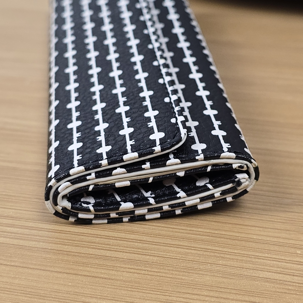 FOSSIL Eyeglasses Case Folds Flat When Not in Use - Picture 3 of 15